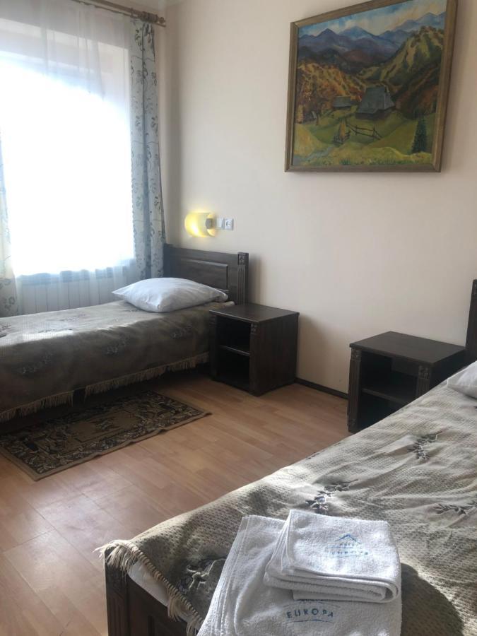 Europa Hotel Rakhiv Bagian luar foto