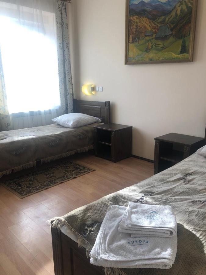 Europa Hotel Rakhiv Bagian luar foto