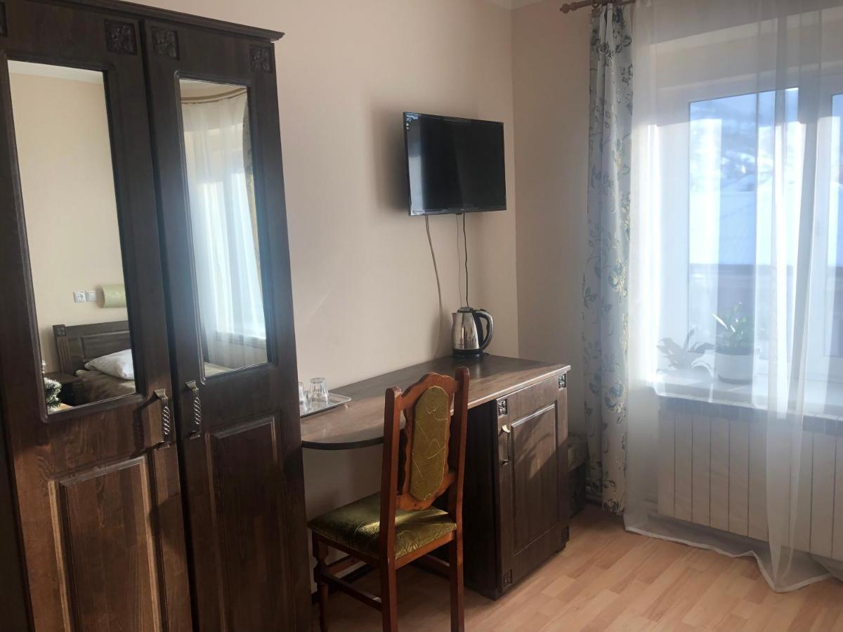 Europa Hotel Rakhiv Bagian luar foto