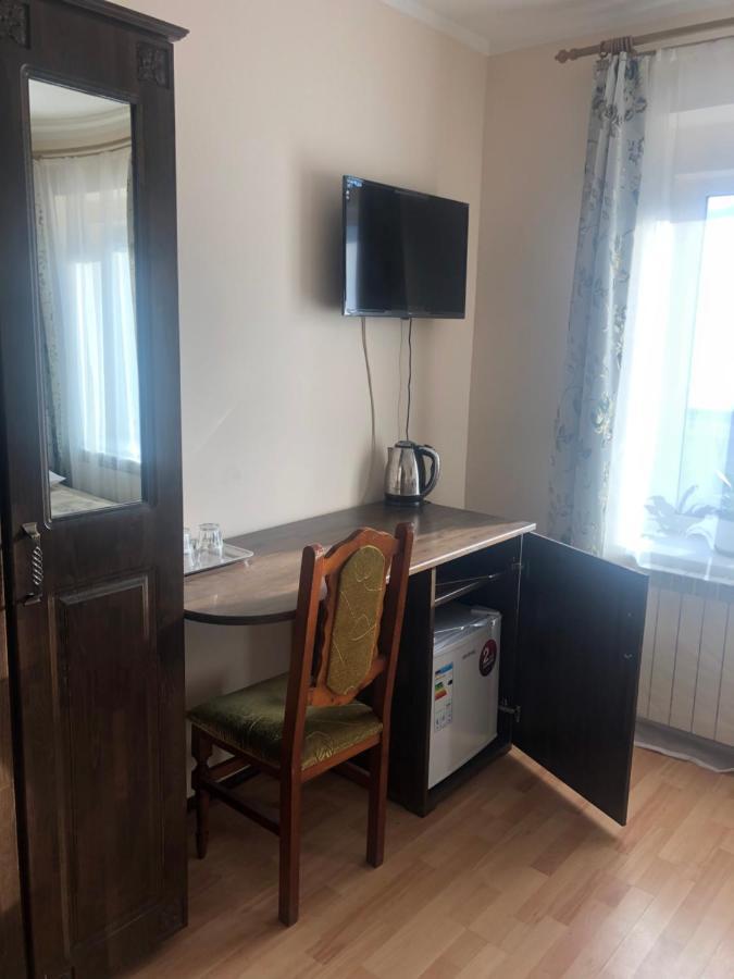 Europa Hotel Rakhiv Bagian luar foto