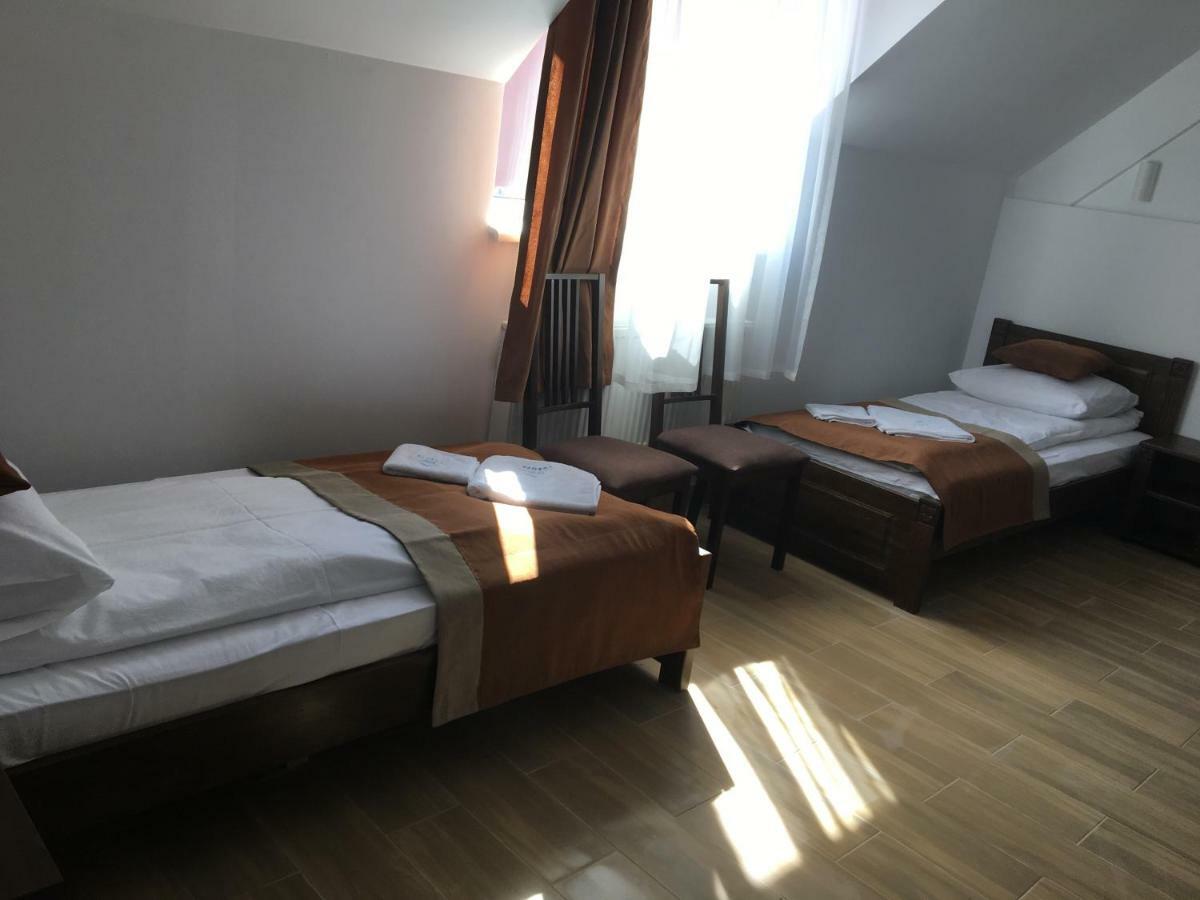 Europa Hotel Rakhiv Bagian luar foto