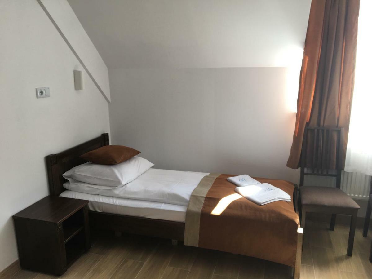Europa Hotel Rakhiv Bagian luar foto