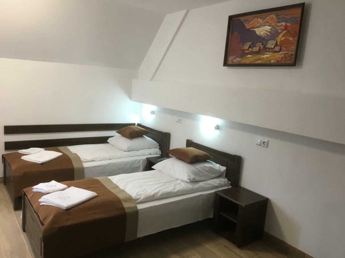 Europa Hotel Rakhiv Bagian luar foto