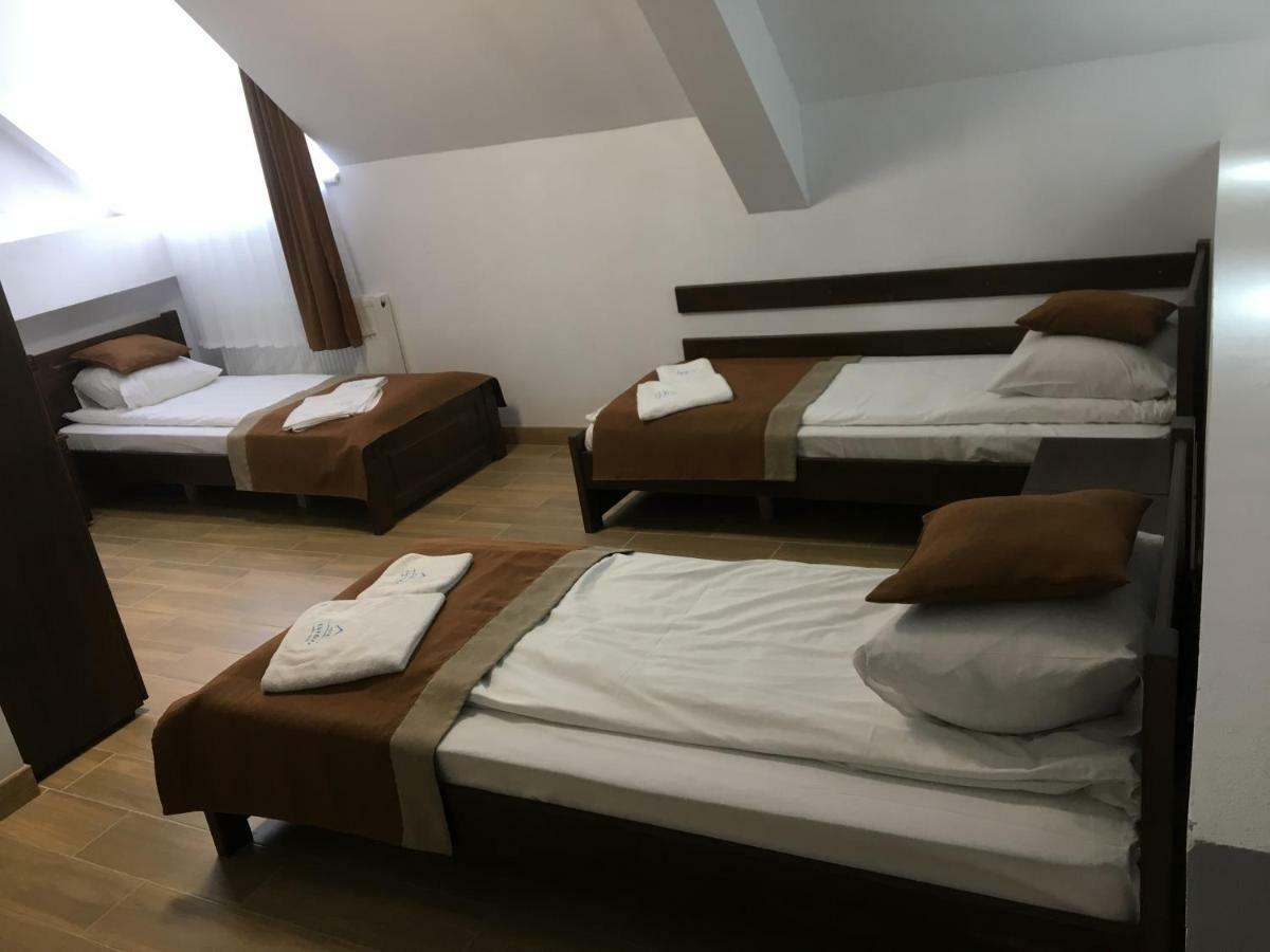 Europa Hotel Rakhiv Bagian luar foto
