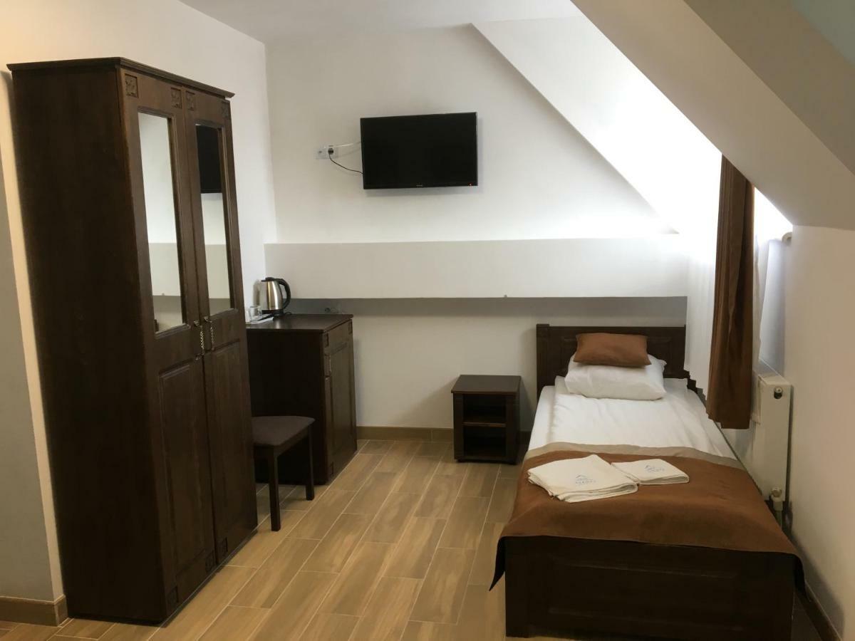 Europa Hotel Rakhiv Bagian luar foto