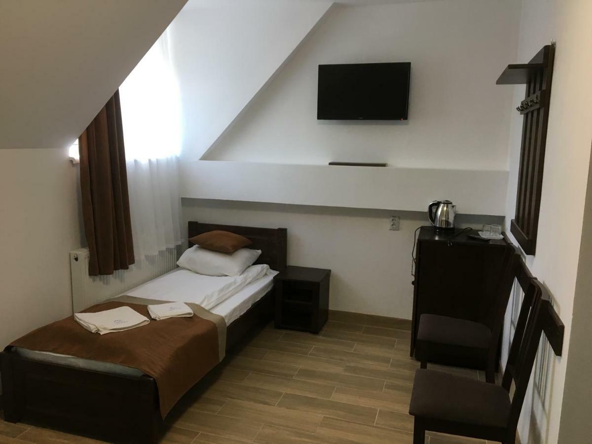 Europa Hotel Rakhiv Bagian luar foto